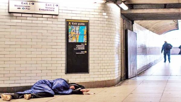 عالجت طواقم الإسعاف عددا من الأشخاص في مكان الحادث