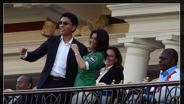 واصلت مدغشقر مسيرتها الخيالية في كأس الأمم الافريقية ببلوغ دور الثمانية في مشاركتها الأولى