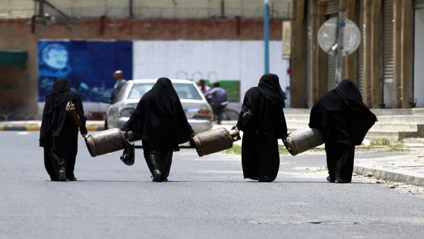 دعت المنظمة الحوثيين إلى الإفراج عن جميع النساء السجينات على ذمة قضايا سياسية