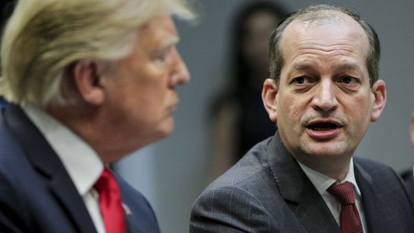 أبستين يخضع لتحقيقات السلطات الفيدرالية والمحلية حول جرائم جنسية ضحاياها قاصرات