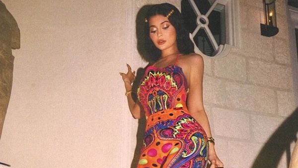 Kylie Jenner took to Instagram to share some sultry snaps of herself rocking vintage Versace on Thursday. (Kylie Jenner /Instagram)