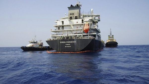 Oil tanker (Twitter)