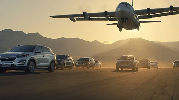 الإعلان يستهدف السائقين الشباب مع التركيز على نمط الحياة العصري مصوِّراً فينيو ومركبات هيونداي الرياضية الأخرى متعددة الاستخدامات عائلة واحدة