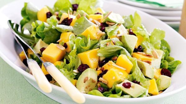 سلطة المانجو والجرجير