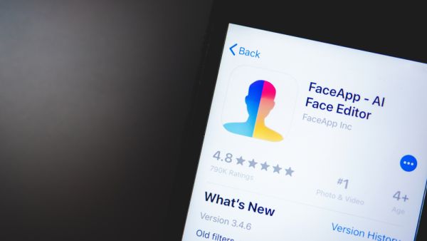 Application FaceApp (Shutterstock)	