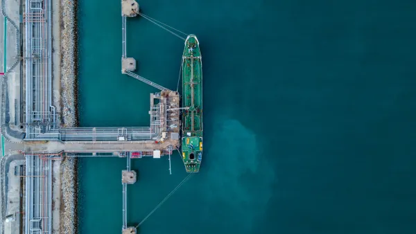 Oil tanker ship (Shutterstock)	