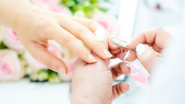 لا يعتبر الأكريليك أكثر ضرراً من مستحضرات تجميل الأظافر الأخرى سواء الجل أو المناكير