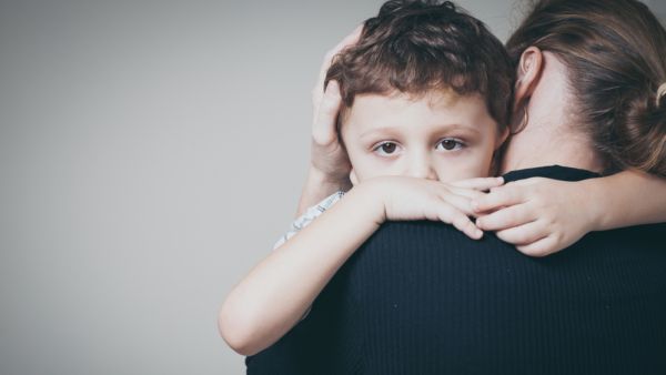 حاولة لفت نظر طفلك إلى وجود أشياء أخرى بديلة جيدة في حياته هي بمثابة تجاهل للمشكلة حاولة لفت نظر طفلك إلى وجود أشياء أخرى بديلة جيدة في حياته هي بمثابة تجاهل للمشكلة