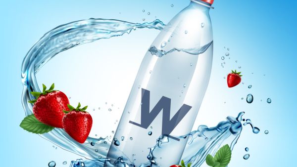 الماء والفريز والليمون