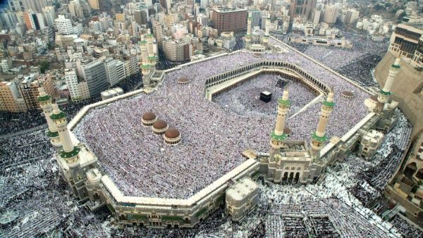 يشكل الحج تحديا أمنيا ولوجستيا للسلطات السعودية