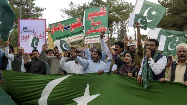 Pakistani Christian shout slogans in support of Kashmiris at a rally in the connection of the country Independence Day in Quetta on August 11, 2019, after the Indian government stripped Jammu and Kashmir of its autonomy. (BANARAS KHAN / AFP)