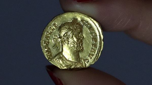 Extremely historic and rare Roman gold coin (Twitter)