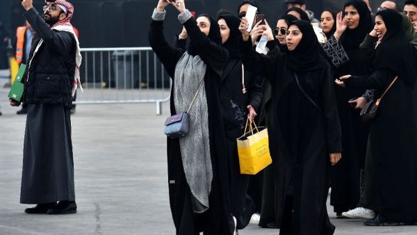 Saudi women take photographs with their mobile phones pior to the 2018 Saudia Ad Diriyah E-Prix Formula E Championship in Riyadh. (AFP /FAYEZ NURELDINE)