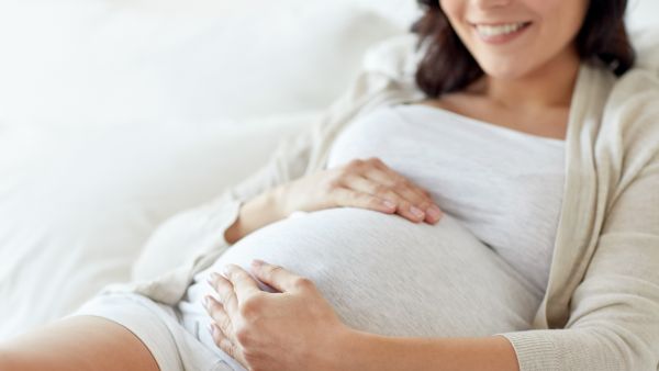 عمرك عند انجاب طفلك الأول يتنبأ بصحتك لاحقاً