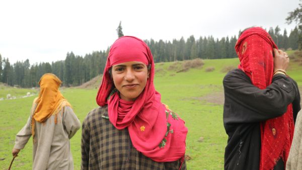 Kashmiri Women (Shutterstock) Kashmiri Women (Shutterstock)