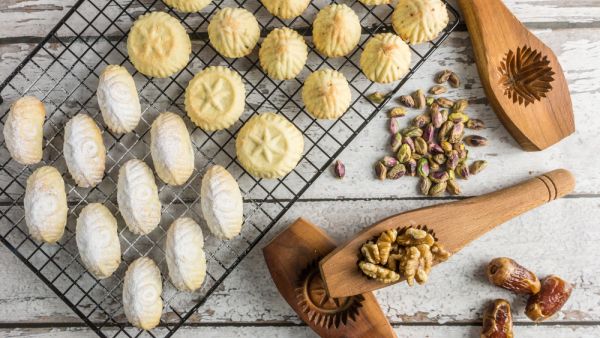 Mamoul with seeds (Shutterstock)	