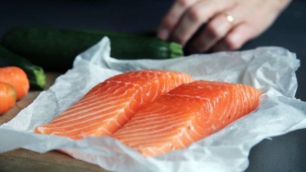 سلمون مشوي بالبرتقال