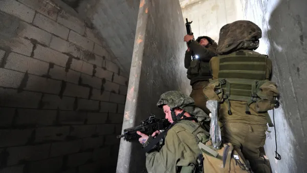 Israeli soldiers (Shutterstock)	