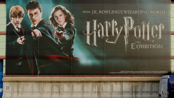 Daniel Radcliffe, Emma Watson and Rupert Grint on the Poster of the Wizarding world of Harry Poter (Shutterstock) Daniel Radcliffe, Emma Watson and Rupert Grint on the Poster of the Wizarding world of Harry Poter (Shutterstock)