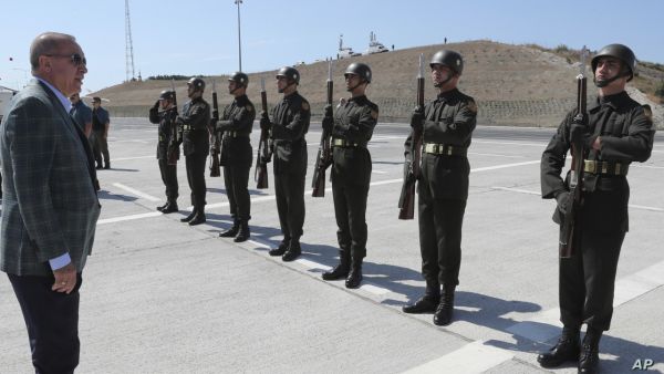 بدأت تركيا، يوم الأربعاء، عملية عسكرية شمال شرقي سوريا،