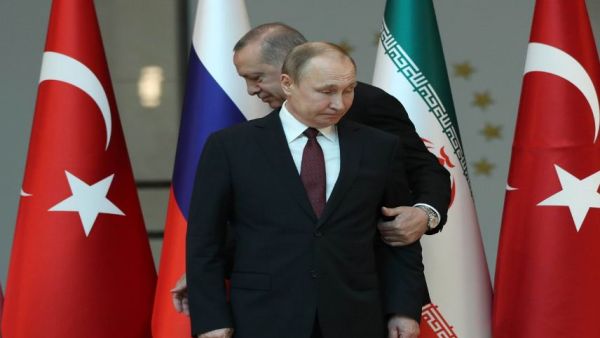 ويريد إردوغان أن يعيد جزءاً كبيراً من 3,6 ملايين لاجئ سوري موجودين في تركيا إلى تلك المنطقة.