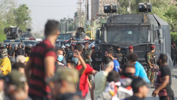 Iraqi security forces fired live rounds early today to break up protests help for a third day in Baghdad, an AFP photographer said, despite a curfew in effect since dawn. AHMAD AL-RUBAYE / AFP