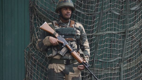 Indian Border Security Force (BSF) soldier guards the house of former Jammu and Kashmir chief minister and leader of regional National Conference (NC) Farooq Abdullah (unseen), at his residence in Srinagar on October 6, 2019. (AFP/ File Photo) Indian Border Security Force (BSF) soldier guards the house of former Jammu and Kashmir chief minister and leader of regional National Conference (NC) Farooq Abdullah (unseen), at his residence in Srinagar on October 6, 2019. (AFP/ File Photo)