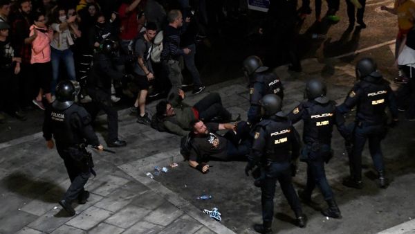 Protester clash with Spanish policemen at El Prat airport in Barcelona on October 14, 2019 as thousands of angry protesters took to the streets after Spain's Supreme Court sentenced nine Catalan separatist leaders to between nine and 13 years in jail for sedition over the failed 2017 independence bid. (AFP/ File Photo) Protester clash with Spanish policemen at El Prat airport in Barcelona on October 14, 2019 as thousands of angry protesters took to the streets after Spain's Supreme Court sentenced nine Catalan separatist leaders to between nine and 13 years in jail for sedition over the failed 2017 independence bid. (AFP/ File Photo)