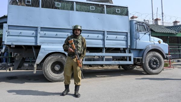 Suspected militants shot dead two non-local drivers and set their apple trucks ablaze in Indian-Administered Kashmir, police said on October 25, the latest attack on the lucrative fruit industry that employs millions. (Tauseef MUSTAFA / AFP) Suspected militants shot dead two non-local drivers and set their apple trucks ablaze in Indian-Administered Kashmir, police said on October 25, the latest attack on the lucrative fruit industry that employs millions. (Tauseef MUSTAFA / AFP)