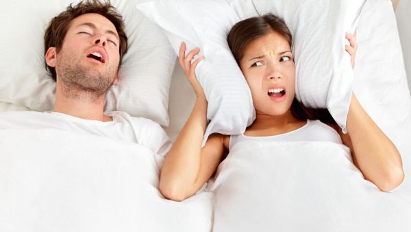 اختراع جديد يعطي أمل لهؤلاء الذين يعانون من الشخير المزمن أثناء النوم