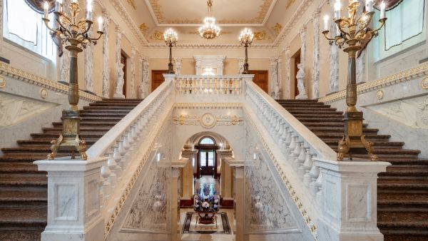 Four Seasons Hotel Lion Palace