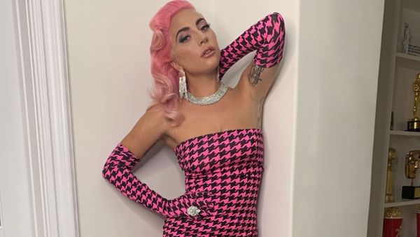 The Grammy- and Oscar-winner returned to the stage and finished the performance