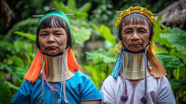 Portrait of Long-neck Asian Kayan Padaung women wearing a traditional neck rings brass coils in a small Padaung Tribe Village. (Shutterstock/ File Photo)