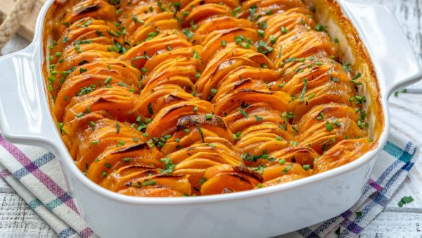 صينية البطاطا الحلوة في الفرن 