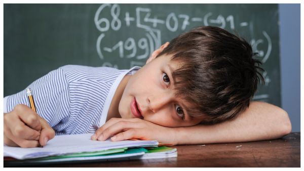 تجربة أكبر عدد ممكن من أساليب التعلم لتحسين علامات الطفل
