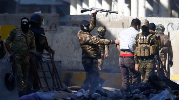 بالتزامن مع وساطة سليماني المزعومة فقد أفادت مصادر أمنية وطبية بمقتل 6 متظاهرين 