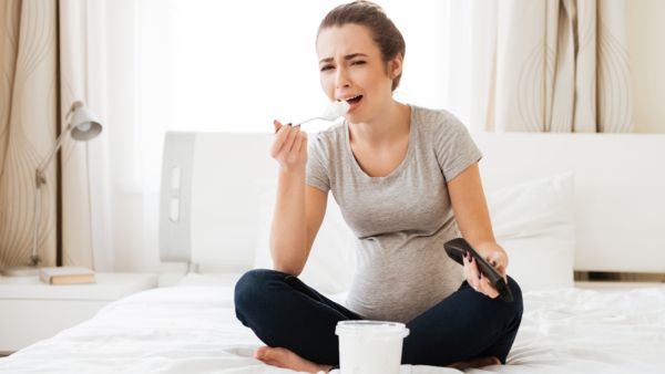 يمكنكِ أن تحدثي أصدقاءكِ أو زوجكِ عن مشاعركِ السلبية ومخاوفكِ وهمومكِ