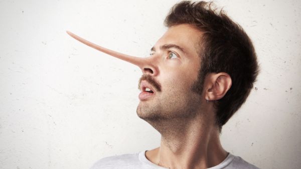 كثيراً ما يشعر الرجل بالنقص فيقوم بالكذب كثيراً ما يشعر الرجل بالنقص فيقوم بالكذب
