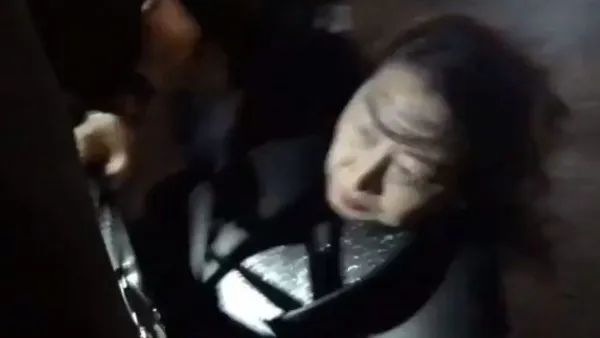 قالت زعيمة هونغ كونغ كاري لام في بيان إنها تندد بقوة بما وصفته بهجوم على تشنغ.
