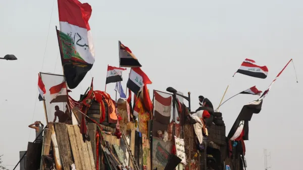 Iraqi demonstrators gather on the Al-Jumhuriya Bridge in central Baghdad during continuing anti-government protests across Iraq on November 3, 2019. Protesters in Iraq's capital and the country's south shut down streets and government offices in a new wave of civil disobedience, escalating their month-long movement demanding wholesale change of the political system. AHMAD AL-RUBAYE / AFP