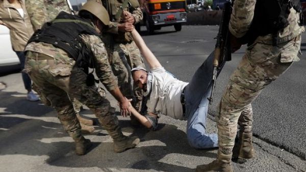 Lebanese army soldiers remove a protester as they open the Tripoli-Beirut highway blocked earlier amid ongoing demonstrations in Zouk Mosbeh, north of the capital Beirut, on November 5, 2019.  (AFP/ File Photo)