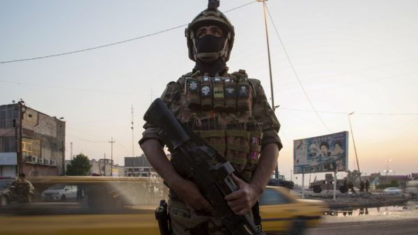 A picture taken on November 9, 2019, shows a Iraq security forces standing guard outside a government building during ongoing anti-government demonstrations in the southern city of Basra. Seven protesters were killed in Iraq as security forces cleared protest sites in Baghdad and Basra after political leaders agreed to stand by the embattled government by any means. Hussein FALEH / AFP