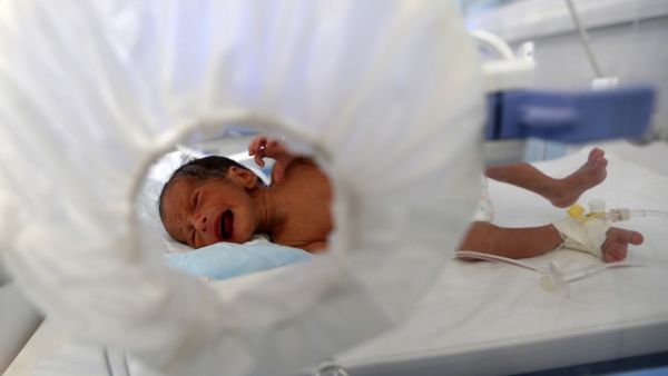 A malnourished newborn baby lies in an incubator at Al-Sabeen hospital in the Yemeni capital Sanaa on November 23, 2019. (AFP/ File Photo)