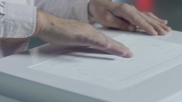 Fieeld is the first touch system for pre-recorded sports events that enables the movements of the ball and the players to be felt by the fingertips