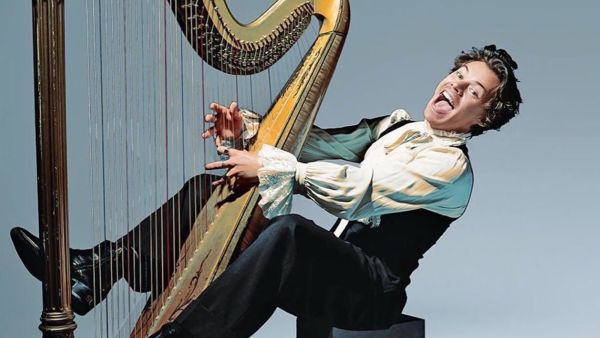 Harry still considers his bandmates to be "family"