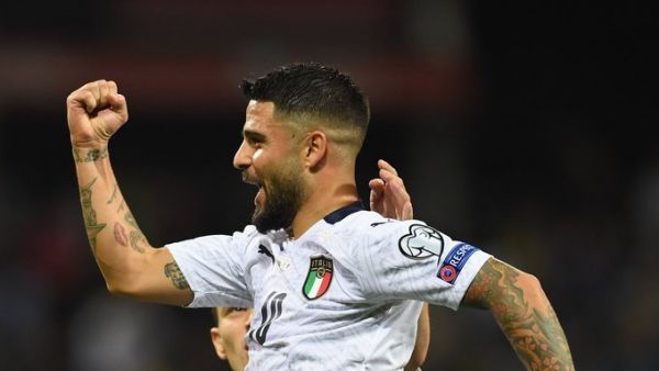 إنسينيي يحتفل بهدفه