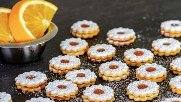 كوكيز عيد الميلاد بنكهة البرتقال والفاكهة المجففة 