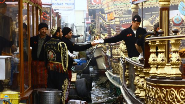 Boats selling fish sandwiches (Shutterstock)	