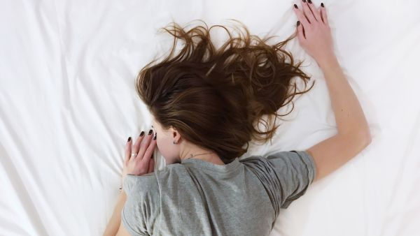 ما سبب النوم المفرط عند المراهقين؟