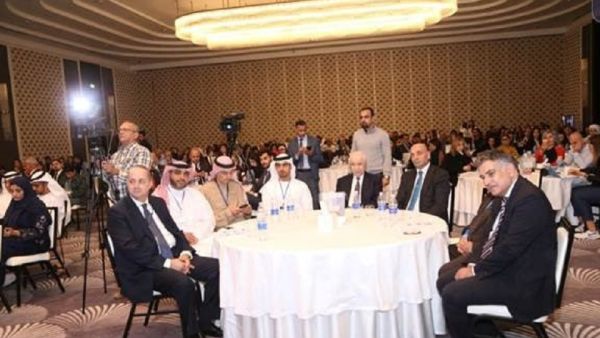 أبوغزاله يدعو لإيجاد معايير وقوانين واضحة للاحترافية في وسائل الإعلام الاجتماعي